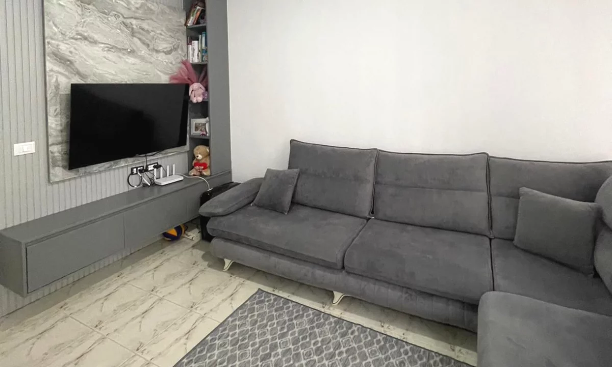 Shtepi me qera Apartament ne Tirane, 2+1, Mobilimi Pjeserisht e mobiluar, Pagesa 65,000  Leke.