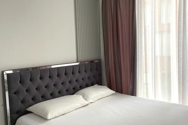 Shtepi me qera Apartament ne Tirane, 2+1, Mobilimi Pjeserisht e mobiluar, Pagesa 65,000  Leke.