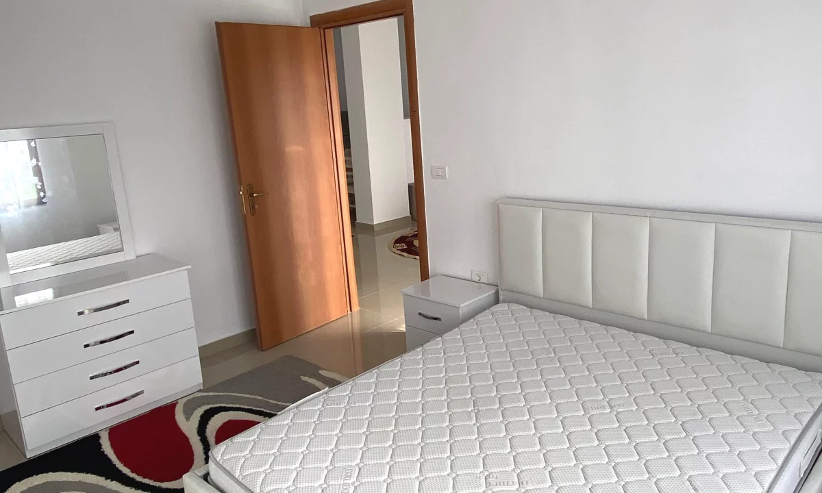 Shtepi me qera Apartament ne Tirane, 1+1, Mobilimi E mobiluar, Pagesa 40,000  Leke.