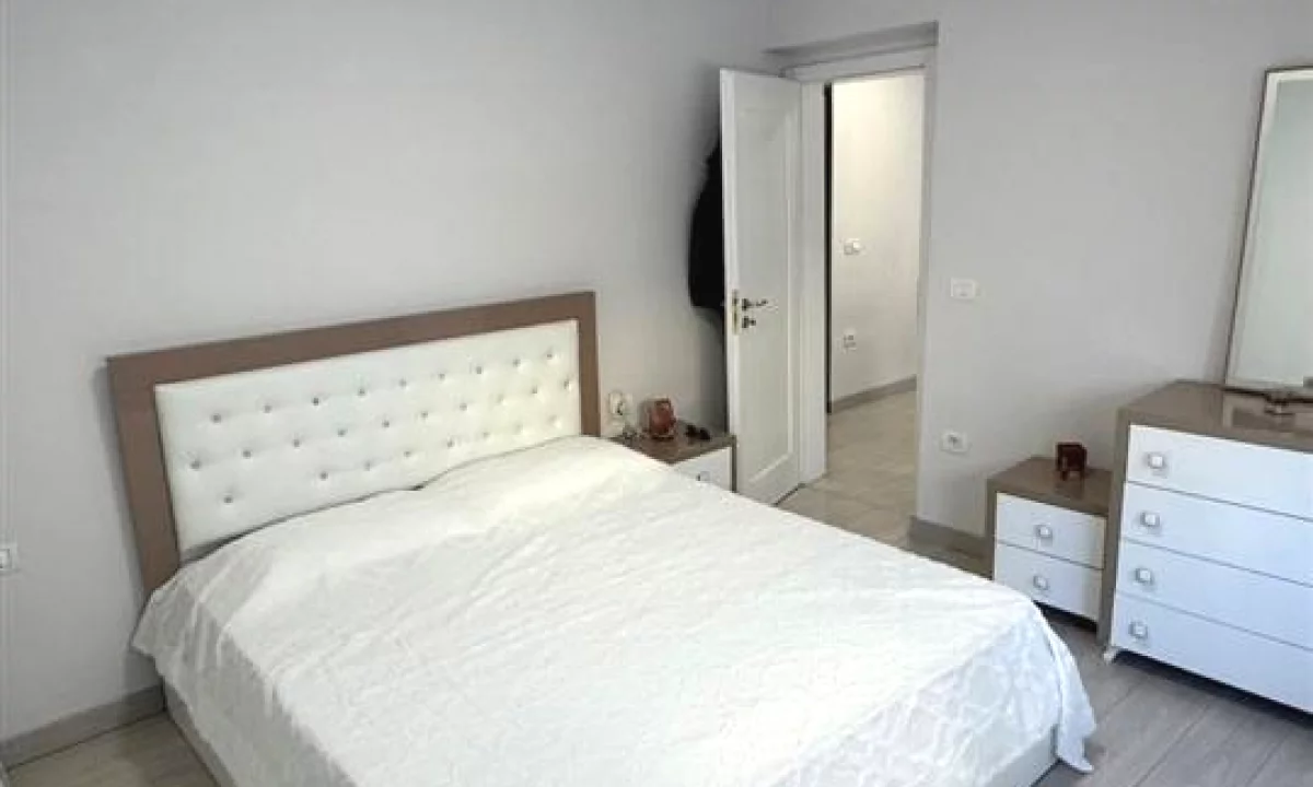 Shtepi me qera Apartament ne Tirane, 1+1, Mobilimi E mobiluar, Pagesa 650  Euro.