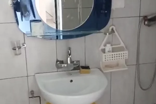 Shtepi me qera Apartament ne Tirane, 1+1, Mobilimi E mobiluar, Pagesa 30,000  Leke.