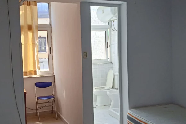 Shtepi me qera Apartament ne Tirane, Garsoniere, Mobilimi E mobiluar, Pagesa 35,000  Leke.