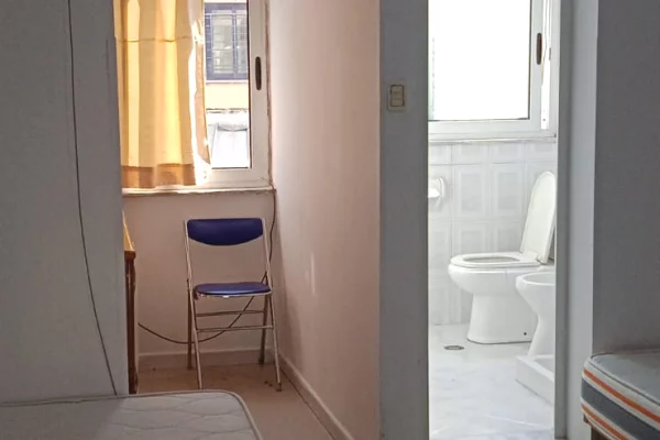 Shtepi me qera Apartament ne Tirane, Garsoniere, Mobilimi E mobiluar, Pagesa 35,000  Leke.