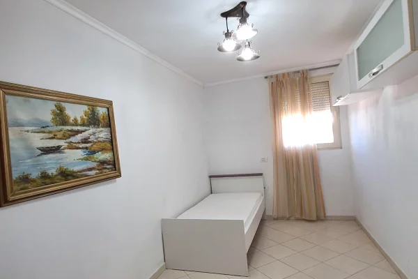 Shtepi me qera Apartament ne Tirane, 2+1, Mobilimi E mobiluar, Pagesa 55,000  Leke.
