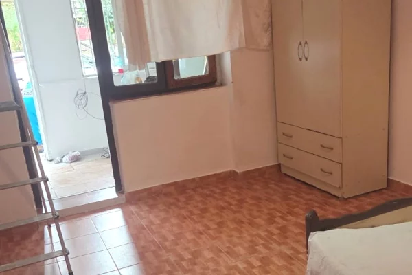 Shtepi me qera 1+1 ne Tirane - 40,000 Leke