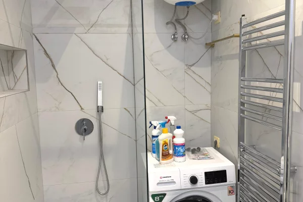 Shtepi me qera Apartament ne Tirane, 2+1, Mobilimi E mobiluar, Pagesa 75,000  Leke.