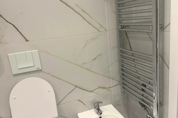 Shtepi me qera Apartament ne Tirane, 2+1, Mobilimi E mobiluar, Pagesa 75,000  Leke.