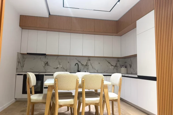 Shtepi me qera Apartament ne Tirane, 2+1, Mobilimi E mobiluar, Pagesa 75,000  Leke.