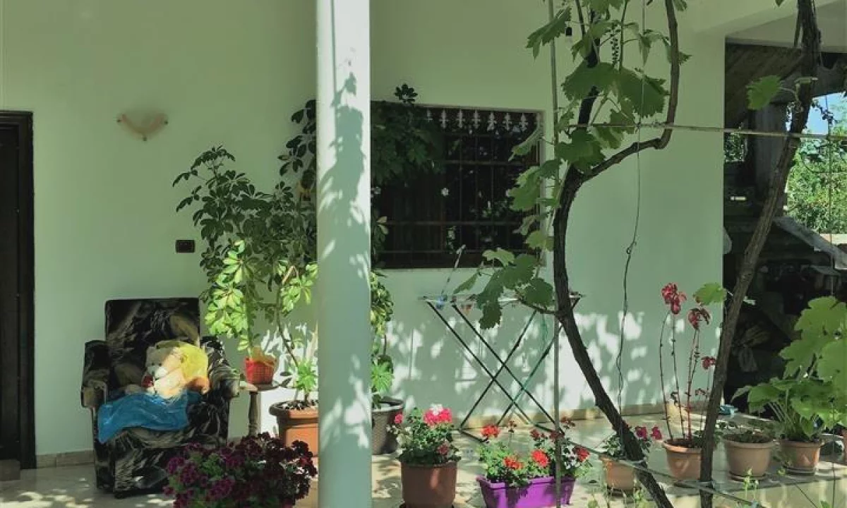 Shtepi me qera Shtepi Private ne Tirane, 2+1, Mobilimi E mobiluar, Pagesa 380  Euro.