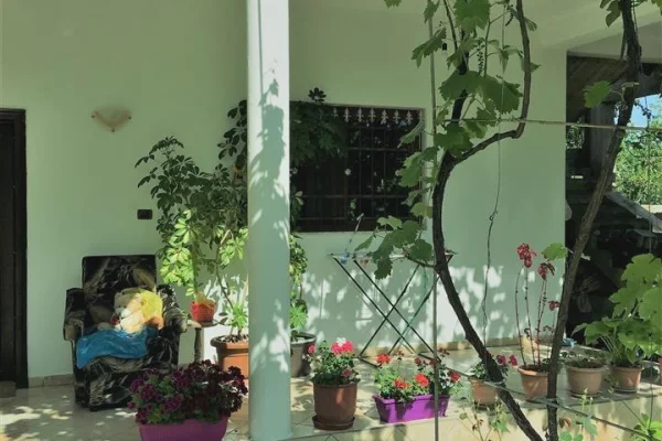 Shtepi me qera 2+1 ne Tirane - 380 Euro