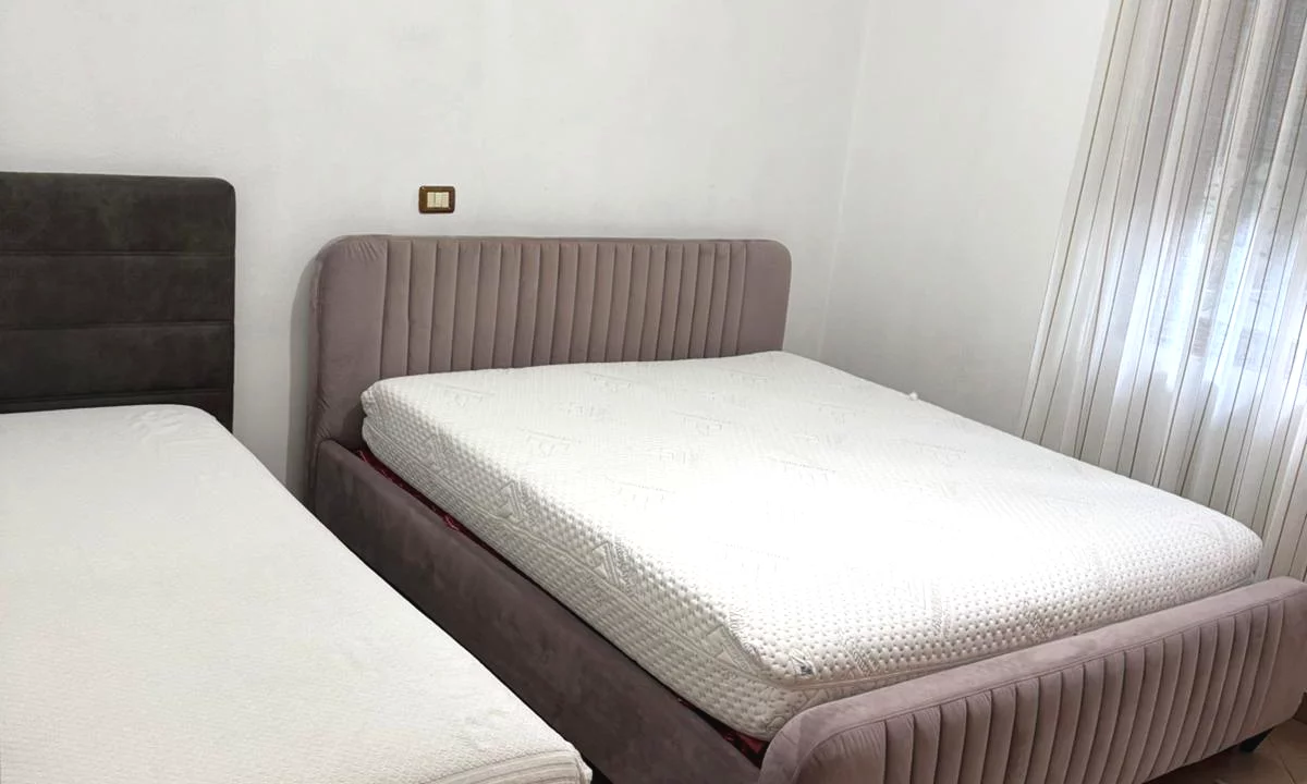 Shtepi me qera Apartament ne Tirane, 2+1, Mobilimi E mobiluar, Pagesa 43,000  Leke.