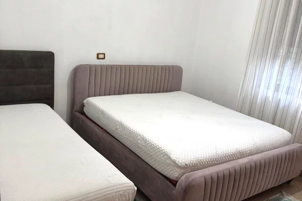 Shtepi me qera 2+1 ne Tirane - 43,000 Leke