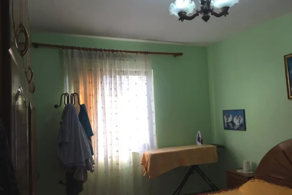 Shtepi me qera 1+1 ne Tirane - 35,000 Leke