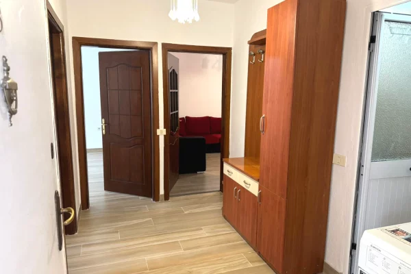 Shtepi me qera Apartament ne Tirane, 2+1, Mobilimi E mobiluar, Pagesa 40,000  Leke.