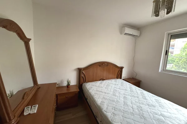 Shtepi me qera Apartament ne Tirane, 2+1, Mobilimi E mobiluar, Pagesa 40,000  Leke.
