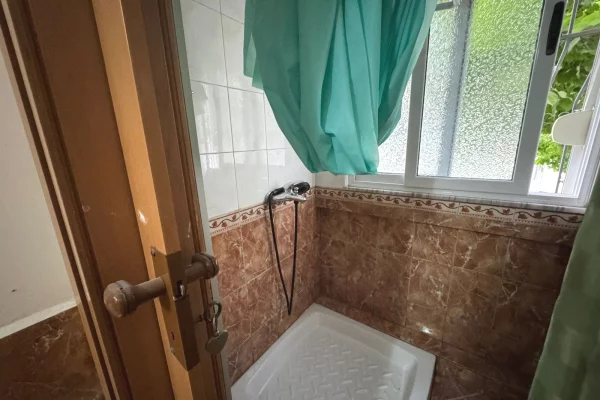 Shtepi me qera Apartament ne Tirane, 2+1, Mobilimi E mobiluar, Pagesa 40,000  Leke.
