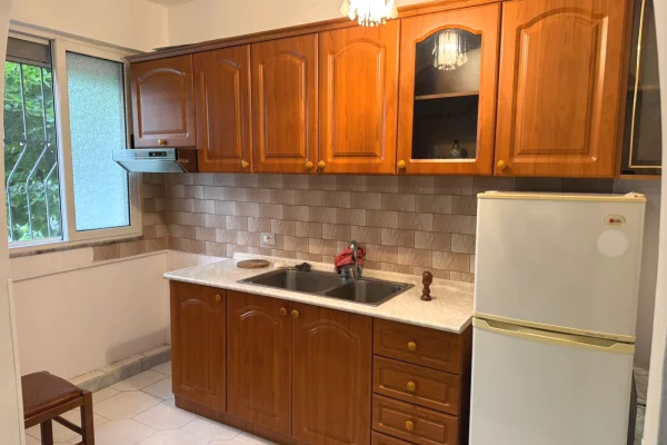 Shtepi me qera Apartament ne Tirane, 2+1, Mobilimi E mobiluar, Pagesa 40,000  Leke.