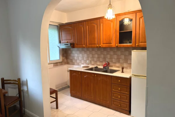 Shtepi me qera Apartament ne Tirane, 2+1, Mobilimi E mobiluar, Pagesa 40,000  Leke.
