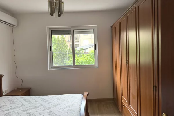 Shtepi me qera Apartament ne Tirane, 2+1, Mobilimi E mobiluar, Pagesa 40,000  Leke.