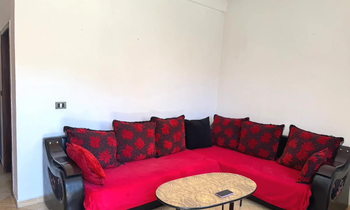 Shtepi me qera Shtepi Private ne Tirane, 1+1, Mobilimi E mobiluar, Pagesa 32,000  Leke.