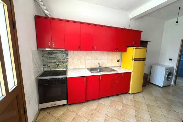 Shtepi me qera Shtepi Private ne Tirane, 1+1, Mobilimi E mobiluar, Pagesa 32,000  Leke.