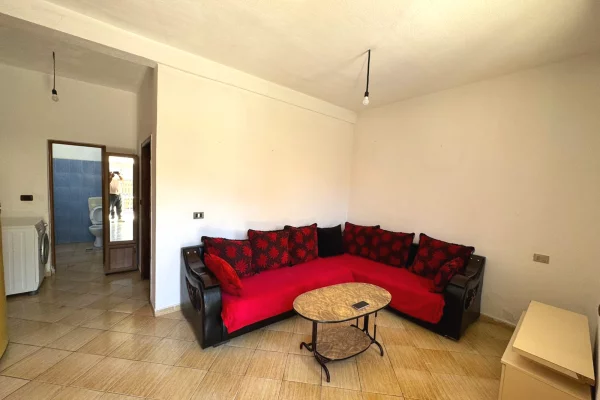 Shtepi me qera Shtepi Private ne Tirane, 1+1, Mobilimi E mobiluar, Pagesa 32,000  Leke.