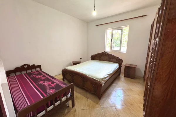 Shtepi me qera Shtepi Private ne Tirane, 1+1, Mobilimi E mobiluar, Pagesa 32,000  Leke.