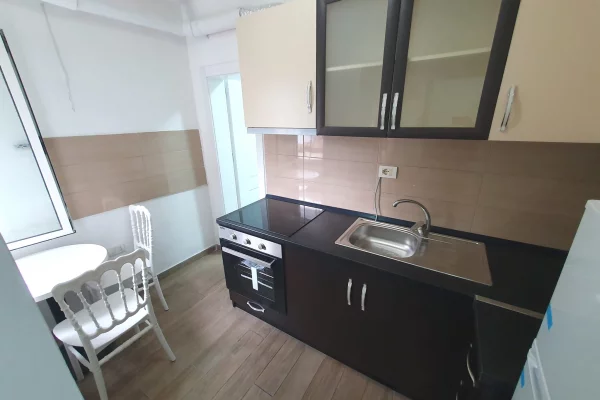Shtepi me qera Apartament ne Tirane, 1+1, Mobilimi E mobiluar, Pagesa 45,000  Leke.
