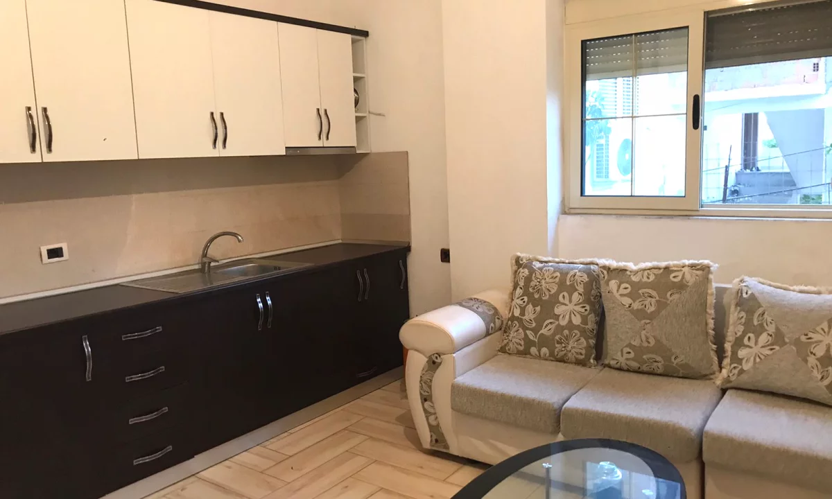 Shtepi me qera Apartament ne Tirane, 1+1, Mobilimi E mobiluar, Pagesa 30,000  Leke.