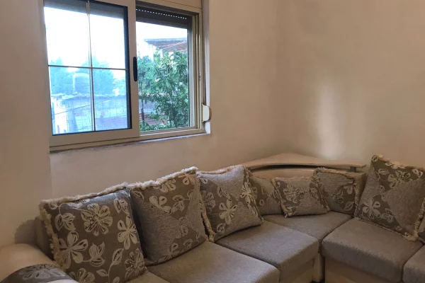 Shtepi me qera Apartament ne Tirane, 1+1, Mobilimi E mobiluar, Pagesa 30,000  Leke.