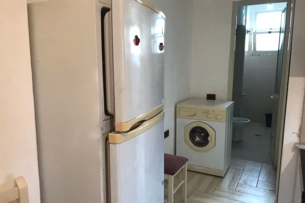 Shtepi me qera Apartament ne Tirane, 1+1, Mobilimi E mobiluar, Pagesa 30,000  Leke.