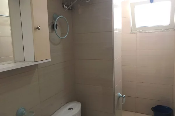 Shtepi me qera Apartament ne Tirane, 1+1, Mobilimi E mobiluar, Pagesa 30,000  Leke.
