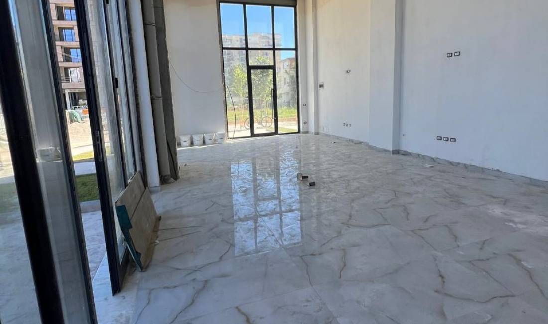 🏢 Ambient Komercial me Qira, Ish Fusha e Aviacionit