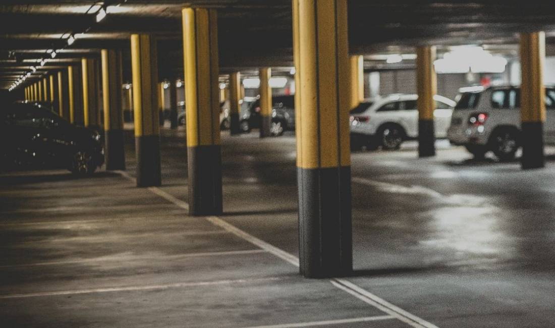 🚗 **25 Poste Parkimi ne Shitje** prane QSUT, tek 