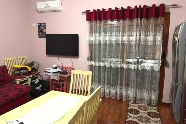 Shtepi me qera Apartament ne Tirane, 1+1, Mobilimi E mobiluar, Pagesa 400  Euro.