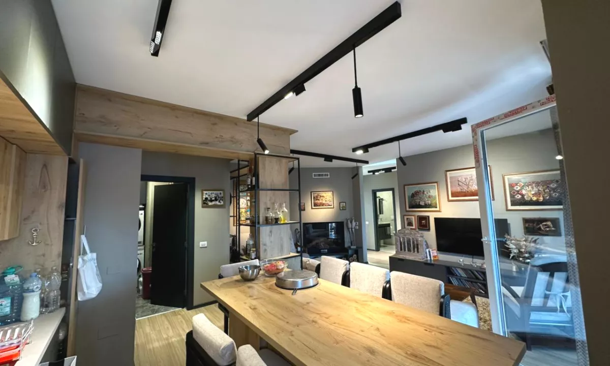 Shtepi ne shitje Apartament ne Tirane, 3+1, Mobilimi E mobiluar, Pagesa 300,000  Euro.