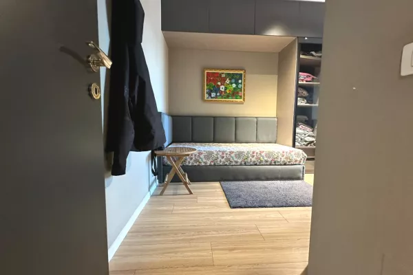 Shtepi ne shitje Apartament ne Tirane, 3+1, Mobilimi E mobiluar, Pagesa 300,000  Euro.