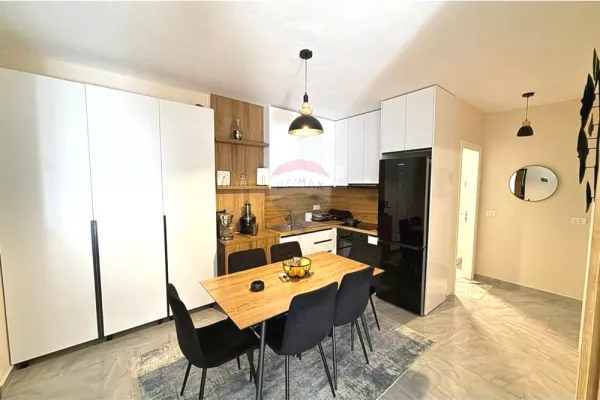 Shtepi ne shitje Apartament ne Tirane, 2+1, Mobilimi E mobiluar, Pagesa 115,000  Euro.