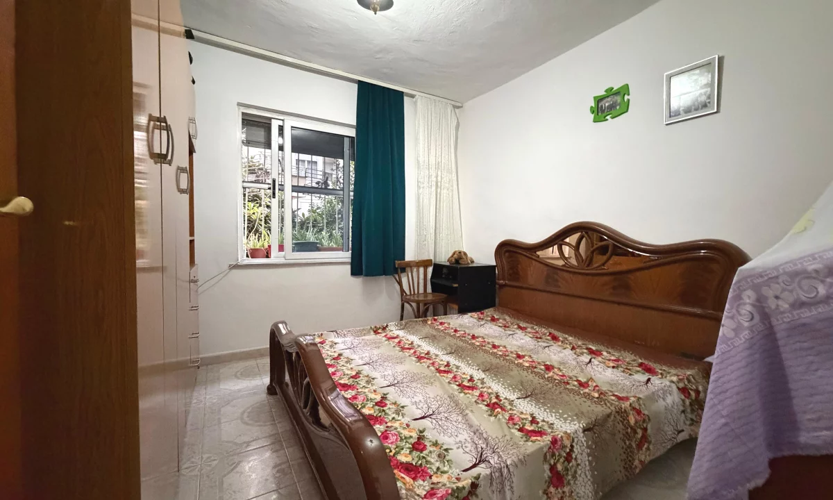 Shtepi ne shitje Apartament ne Tirane, 2+1, Mobilimi E mobiluar, Pagesa 200,000  Euro.