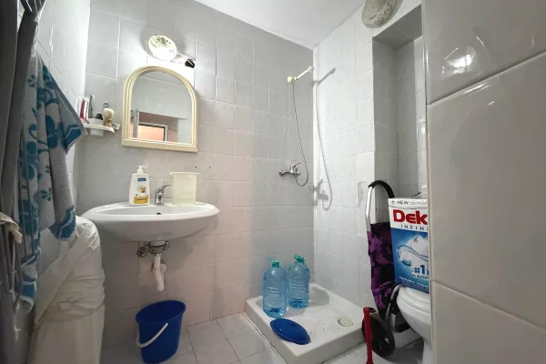 Shtepi ne shitje Apartament ne Tirane, 2+1, Mobilimi E mobiluar, Pagesa 200,000  Euro.