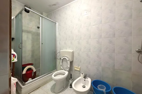Shtepi ne shitje Apartament ne Tirane, 2+1, Mobilimi E mobiluar, Pagesa 200,000  Euro.