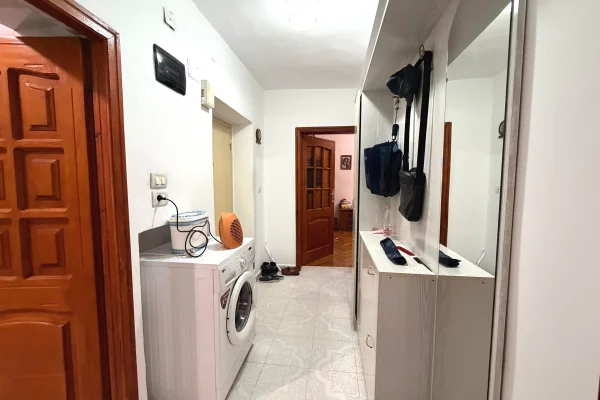 Shtepi ne shitje Apartament ne Tirane, 2+1, Mobilimi E mobiluar, Pagesa 200,000  Euro.