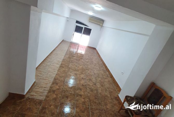Business Property for Rent 1+1 in Tirana - 30,000 Leke