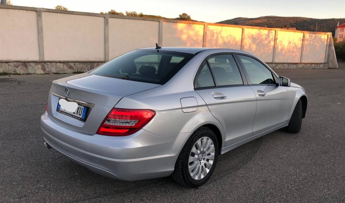 Jepet makina C-class  me qera duke filluar nga 50euro dita