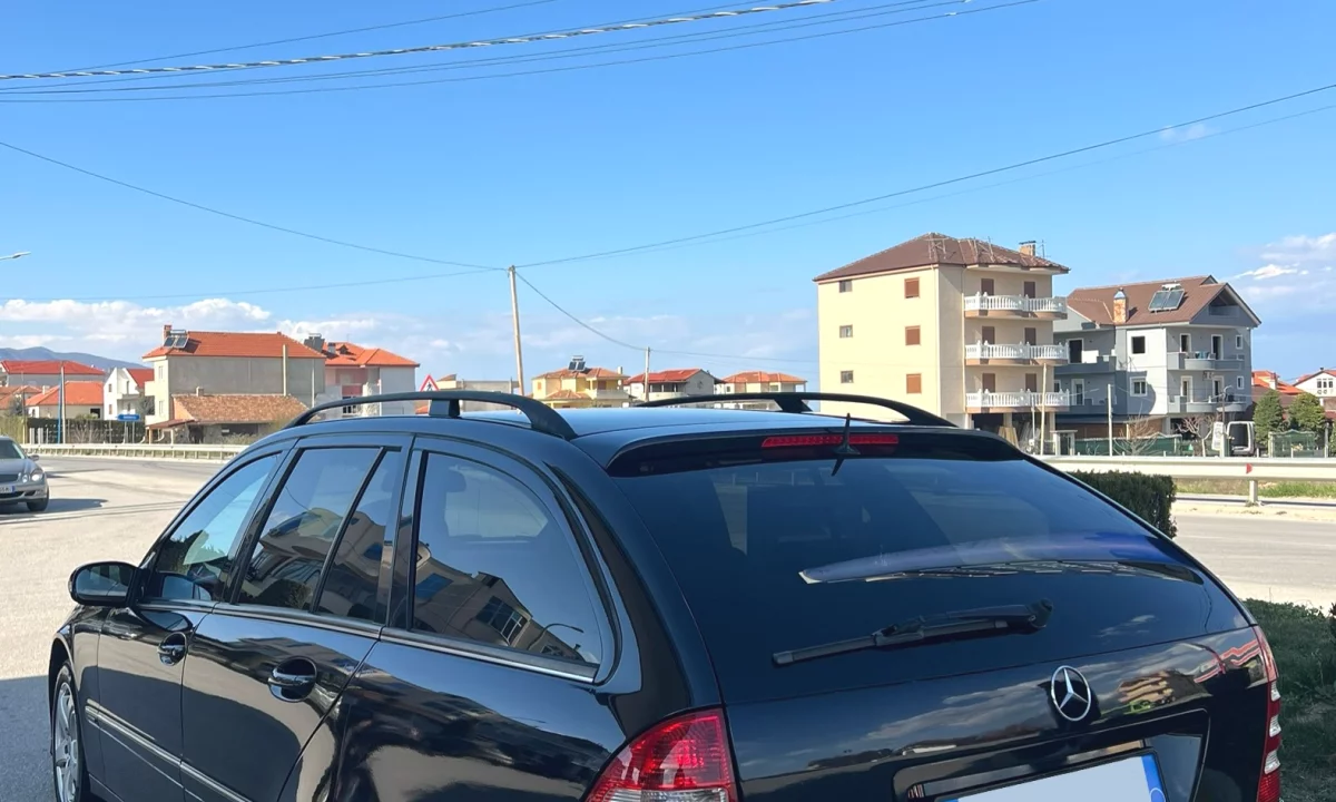 Makina ne shitje ne Tirane, Mercedes-Benz, 2007 gasoline-gas,Kambio Automatik Pagesa 4,500  Euro.
