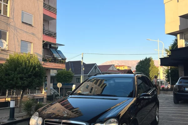 Makina ne shitje ne Pogradec, Mercedes-Benz, 2007 gasoline-gas,Kambio Automatik Pagesa 4,300  Euro.