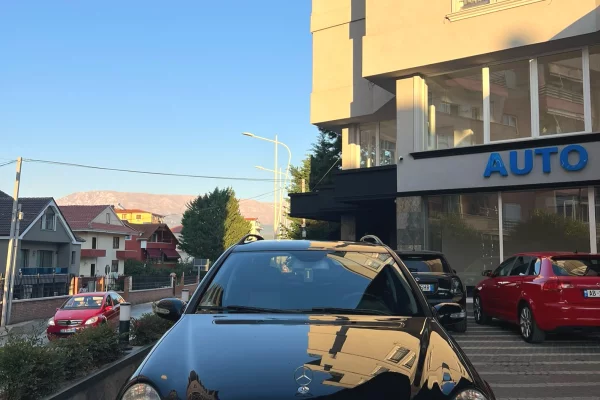 Makina ne shitje ne Pogradec - 4,300 Euro