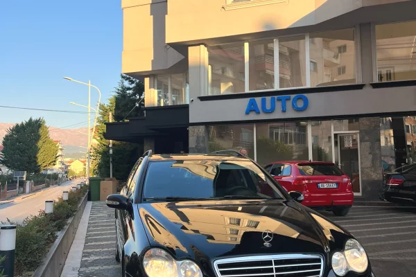 Makina ne shitje ne Pogradec, Mercedes-Benz, 2007 gasoline-gas,Kambio Automatik Pagesa 4,300  Euro.