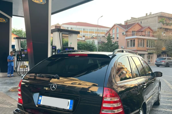 Makina ne shitje ne Pogradec, Mercedes-Benz, 2007 gasoline-gas,Kambio Automatik Pagesa 4,300  Euro.