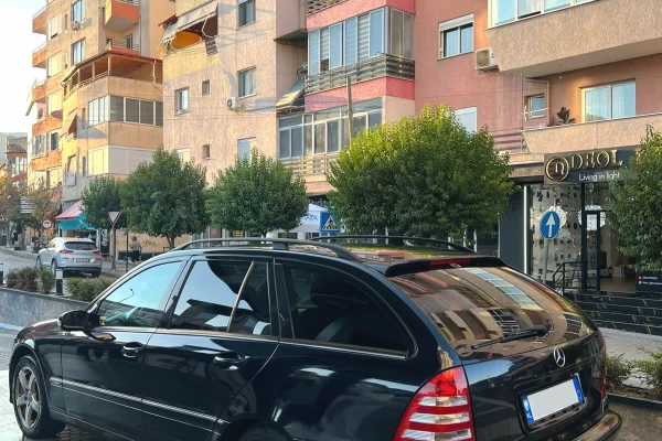 Makina ne shitje ne Pogradec, Mercedes-Benz, 2007 gasoline-gas,Kambio Automatik Pagesa 4,300  Euro.